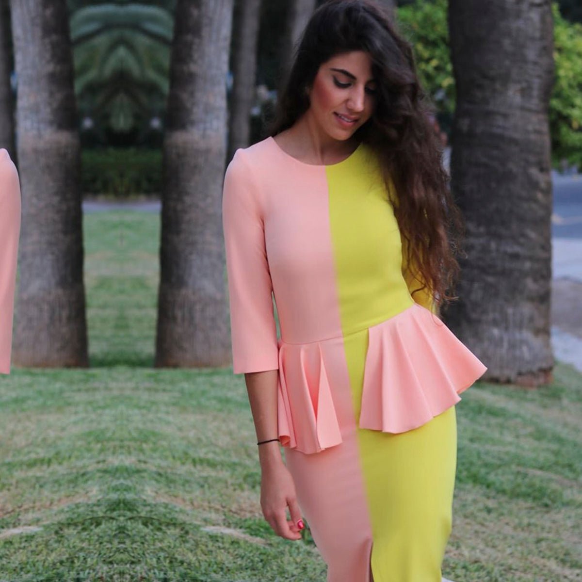 Vestido bicolor volantín corto (ÚLTIMAS 3 UNIDADES) - Looks para cada momento. Invitada perfecta, Casual ideal